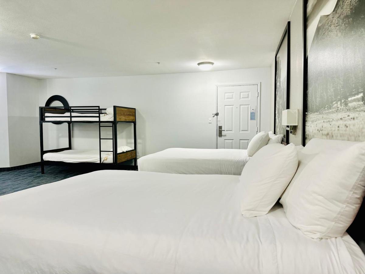 ฮาวเวิร์ด จอห์นสัน บาย วินด์แฮม แฟล็กสตาฟ I-40 อีสต์ ลัคกี้เลน Hotel แฟลกสตาฟ ภายนอก รูปภาพ