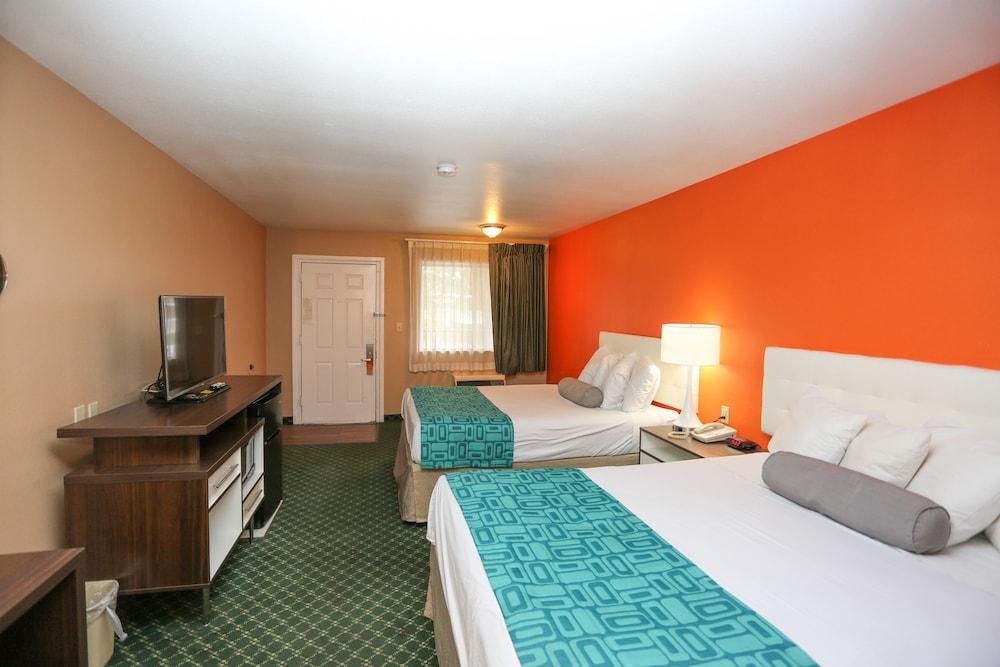 ฮาวเวิร์ด จอห์นสัน บาย วินด์แฮม แฟล็กสตาฟ I-40 อีสต์ ลัคกี้เลน Hotel แฟลกสตาฟ ภายนอก รูปภาพ