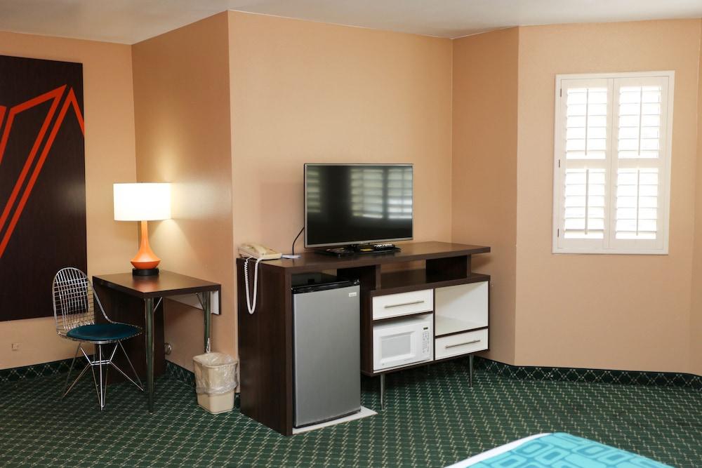 ฮาวเวิร์ด จอห์นสัน บาย วินด์แฮม แฟล็กสตาฟ I-40 อีสต์ ลัคกี้เลน Hotel แฟลกสตาฟ ภายนอก รูปภาพ
