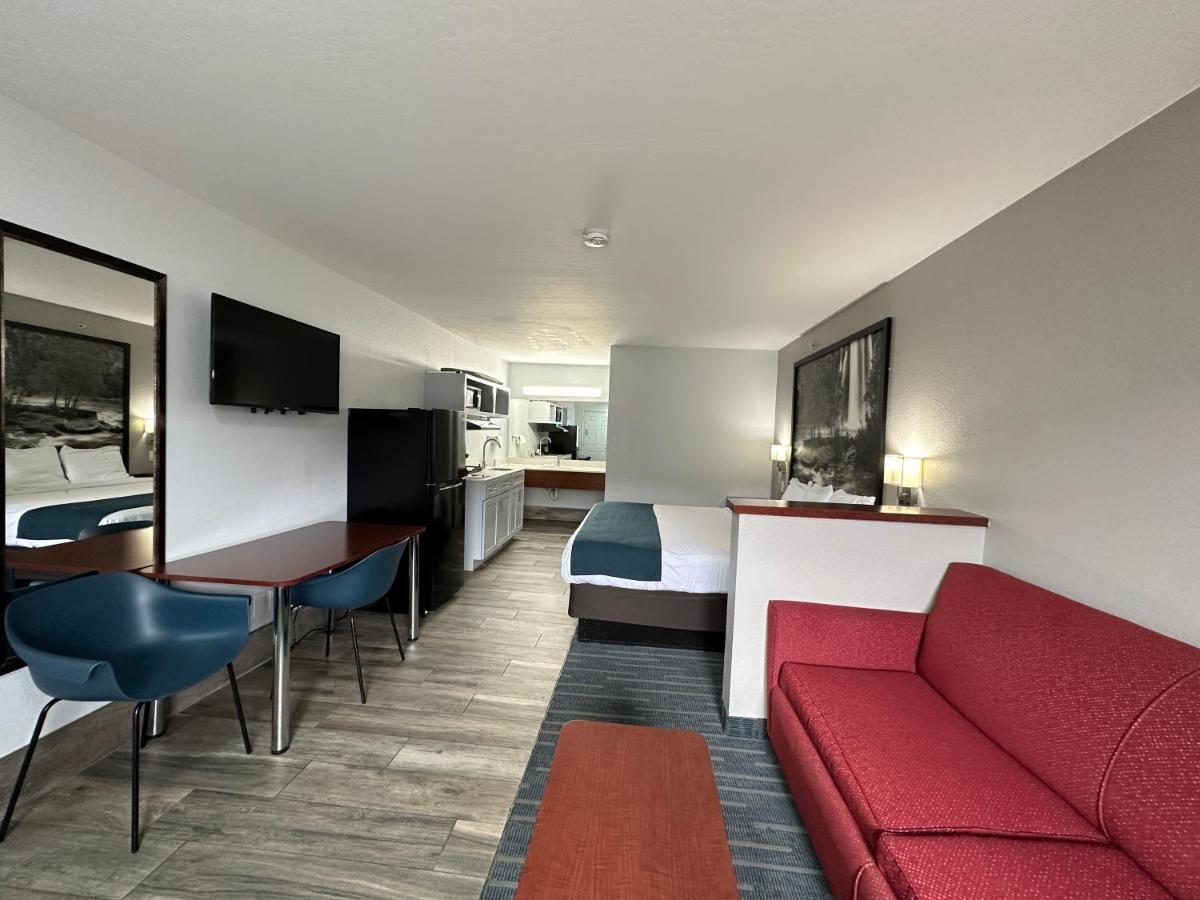 ฮาวเวิร์ด จอห์นสัน บาย วินด์แฮม แฟล็กสตาฟ I-40 อีสต์ ลัคกี้เลน Hotel แฟลกสตาฟ ภายนอก รูปภาพ