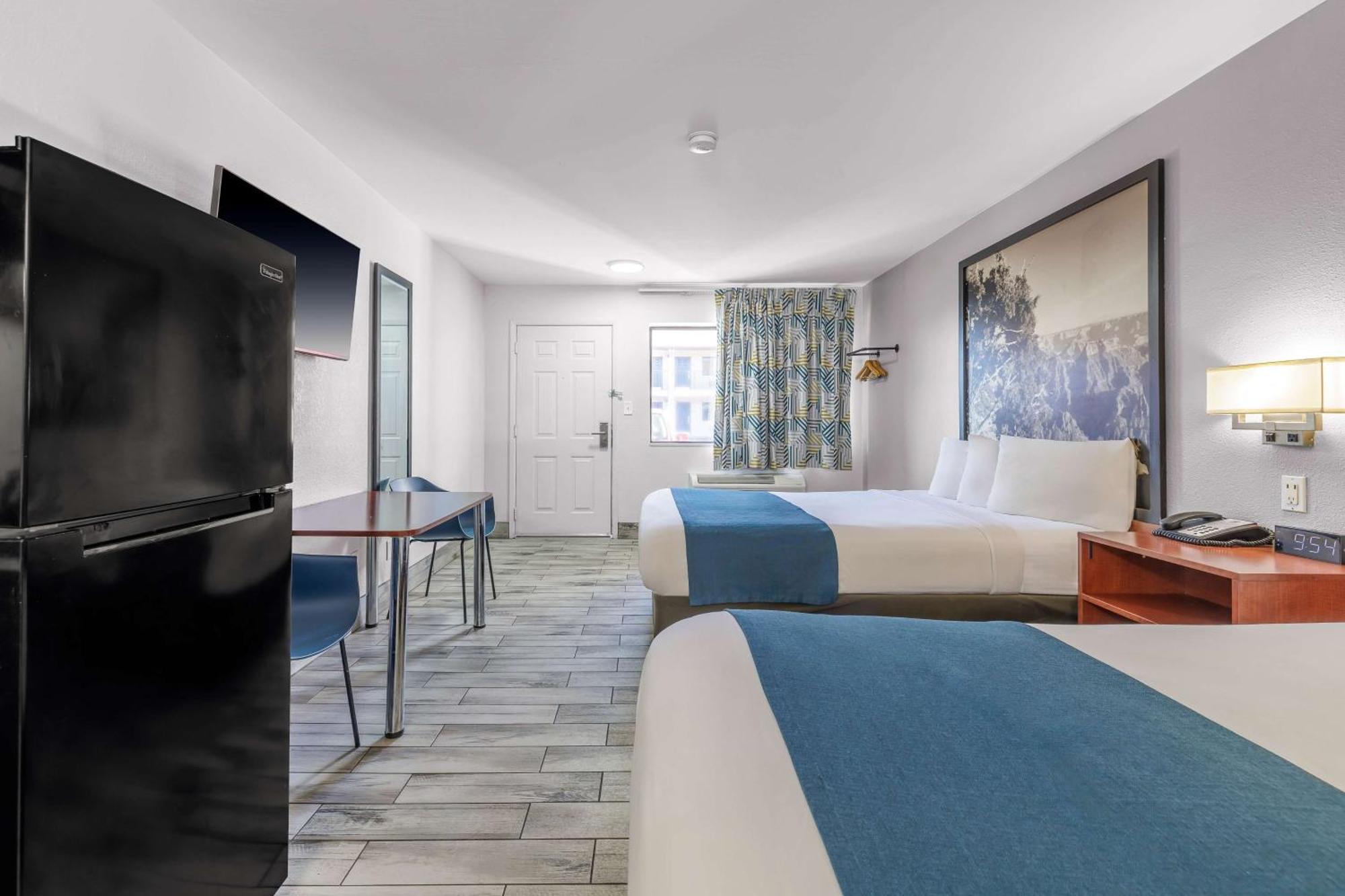 ฮาวเวิร์ด จอห์นสัน บาย วินด์แฮม แฟล็กสตาฟ I-40 อีสต์ ลัคกี้เลน Hotel แฟลกสตาฟ ภายนอก รูปภาพ
