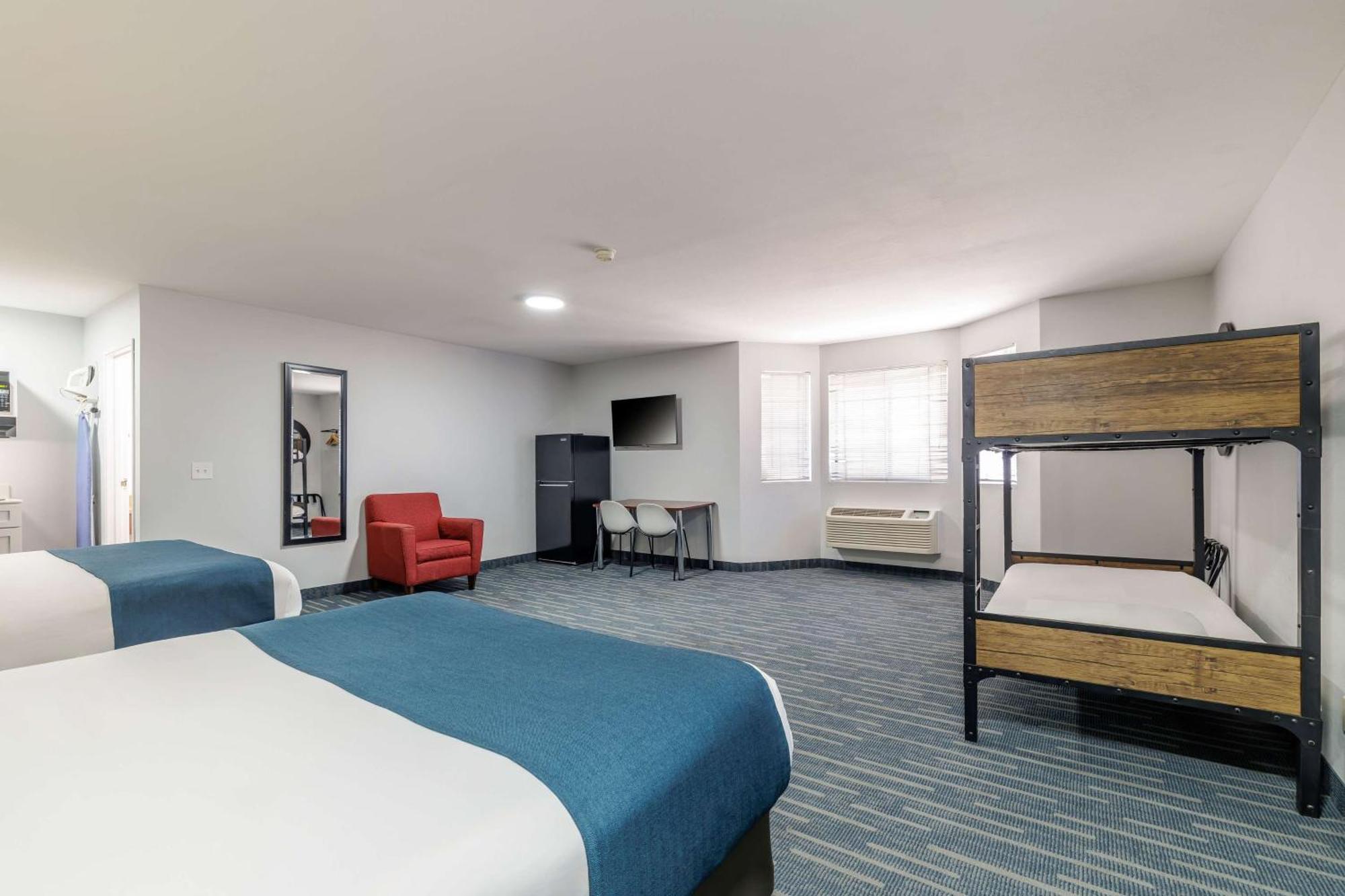 ฮาวเวิร์ด จอห์นสัน บาย วินด์แฮม แฟล็กสตาฟ I-40 อีสต์ ลัคกี้เลน Hotel แฟลกสตาฟ ภายนอก รูปภาพ