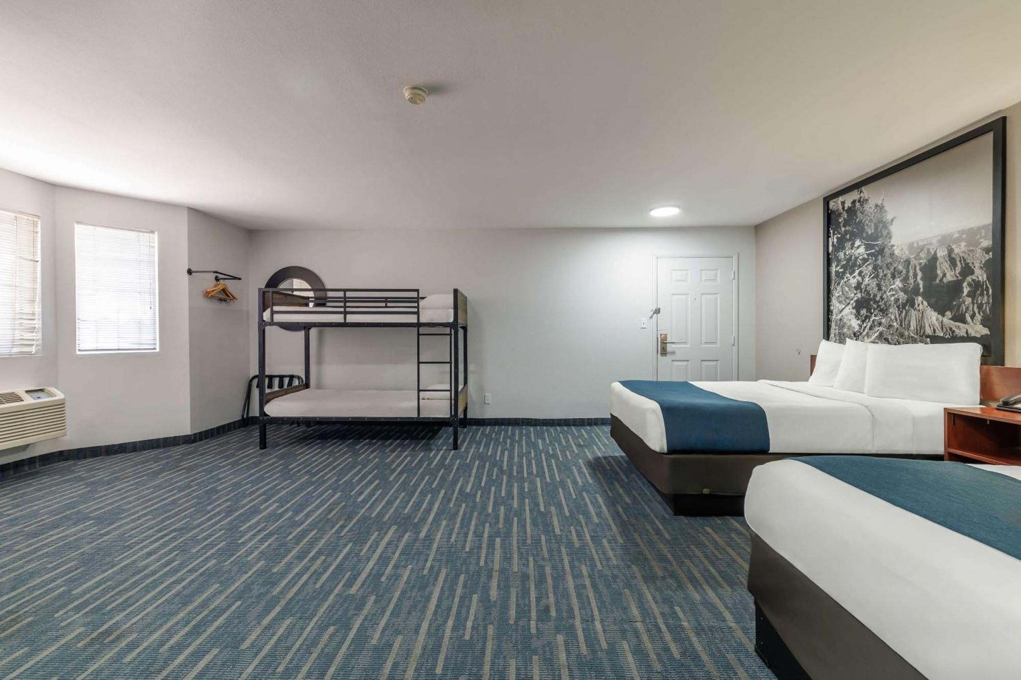 ฮาวเวิร์ด จอห์นสัน บาย วินด์แฮม แฟล็กสตาฟ I-40 อีสต์ ลัคกี้เลน Hotel แฟลกสตาฟ ภายนอก รูปภาพ
